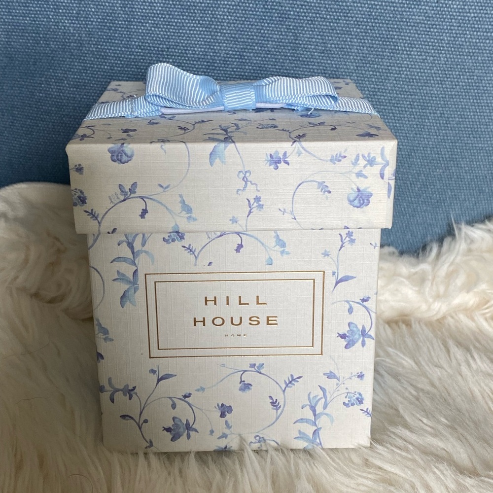 NWT Rare Hill House Home Candle in Clean Laundry with Gift Box - Picture 3 of 3
